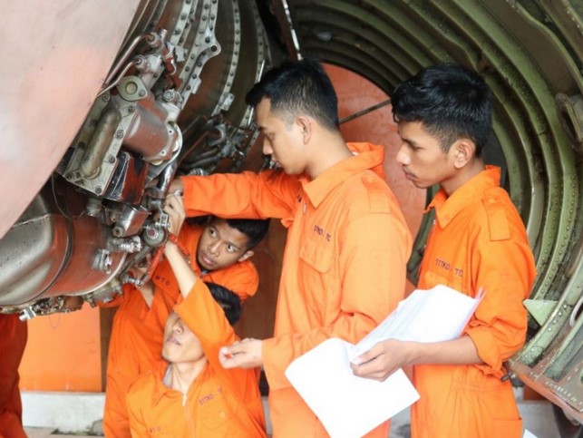 universitas jurusan teknik aeronautika