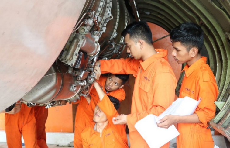 prodi jurusan aeronautika terbaik