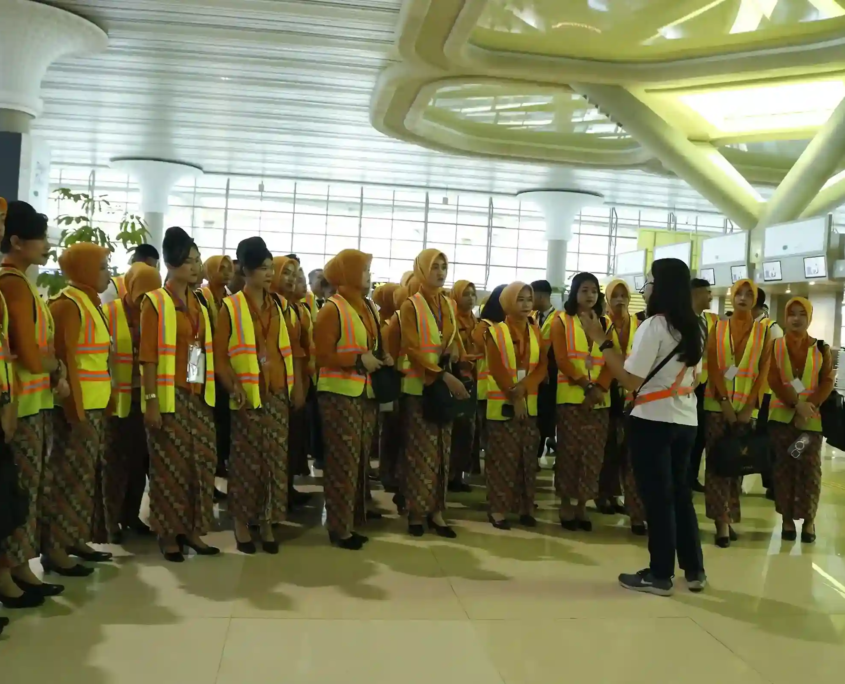 Taruna D3 Manajemen Transportasi STTKD kunjungi bandara YIA